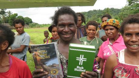 1602026_Thousands of King bilong Glori books take wing with MAF