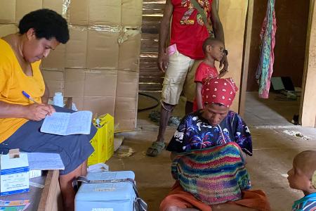 Malaumanda health patrol. nurse with patients