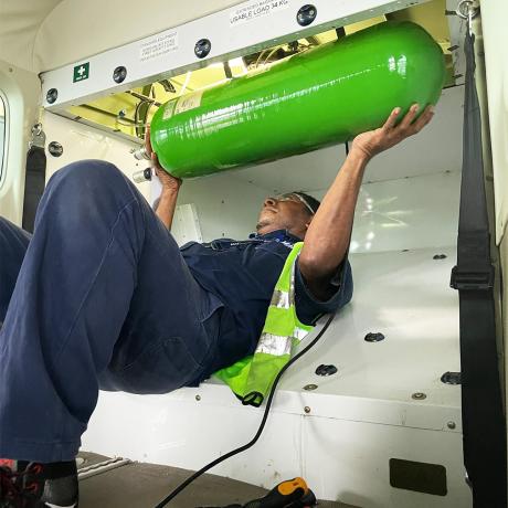 P2-SDP oxygen cylinder change by Martin Dabrani