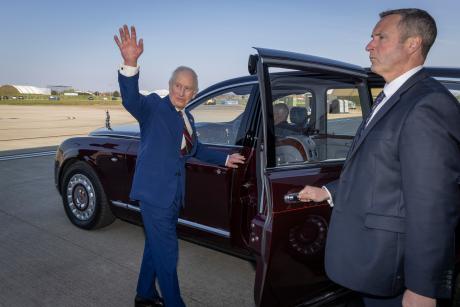 The King bids farewell after learning about MAF’s incredible work 