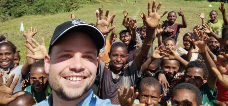 Mount Tawa airstrip - Pascal Muhlematter with kids