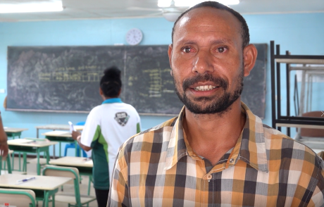 Photo of Barnd Bariga while interviewing